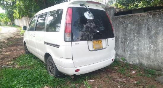 Police Fire at Van Ignoring Orders in Nittambuwa